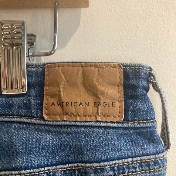 AMERICAN EAGLE Sz 14S Super High Rise Flare Torn Knee Mid-Wash Jeans - Picture 10 of 13